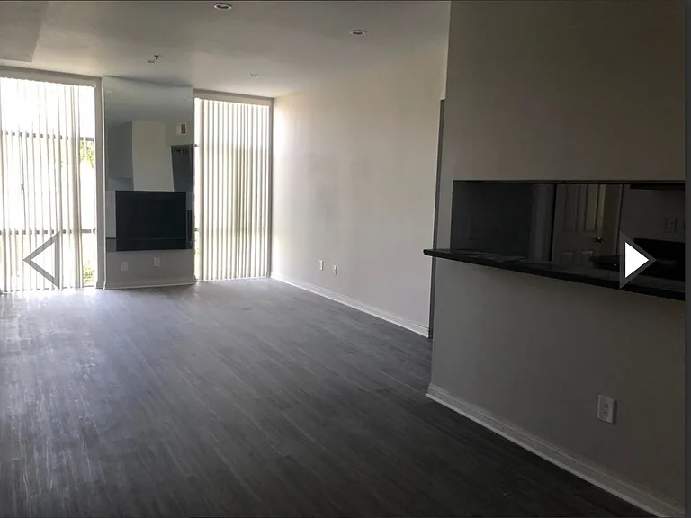 125.5 N Doheny Dr #306 — Photo 2