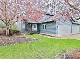 317 Sand Creek Dr, Chesterton, IN 46304
