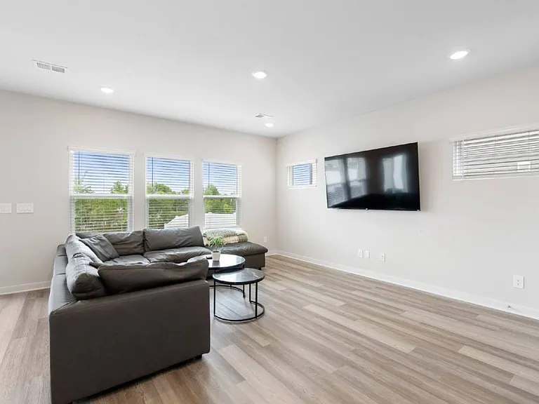 4260 Skyridge Dr — Photo 6