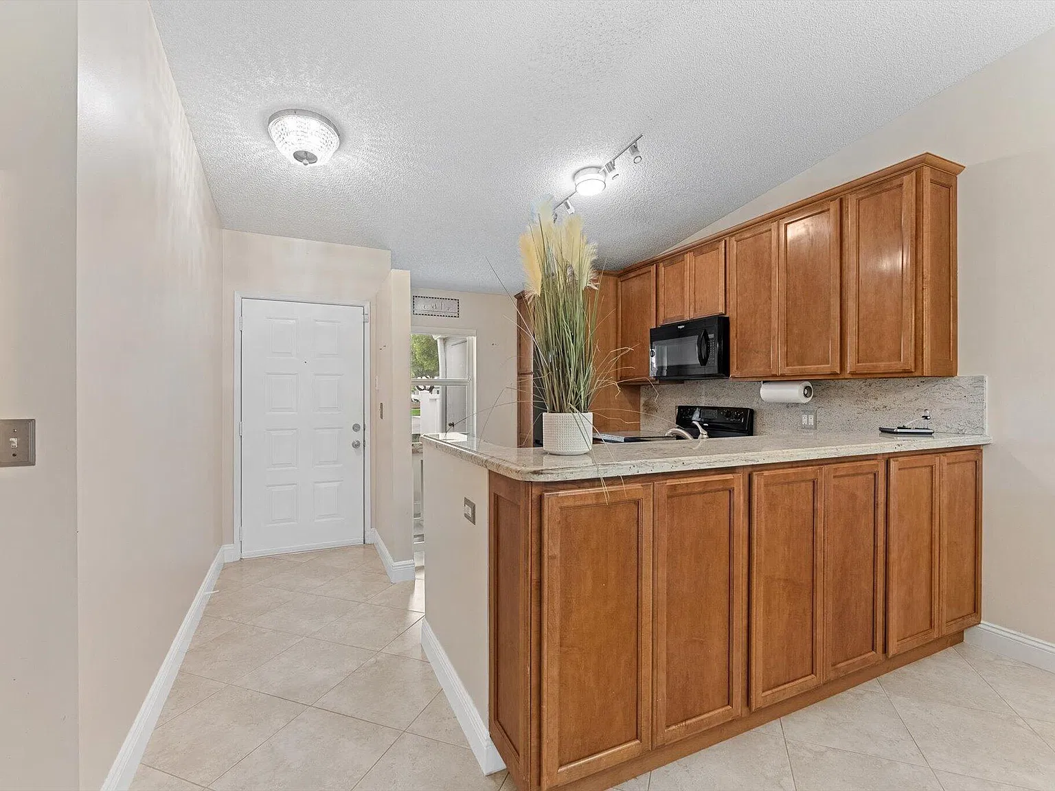 2 bed, 2.0 bath, 1000 sqft, $2,450 — Photo 2