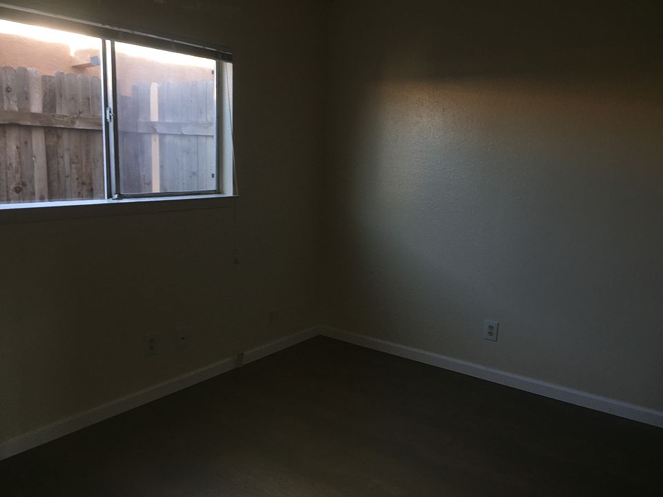 1st image of 502 Utah St NE APT B
