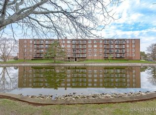 8001 W Courte Dr APT 208, Niles, IL 60714