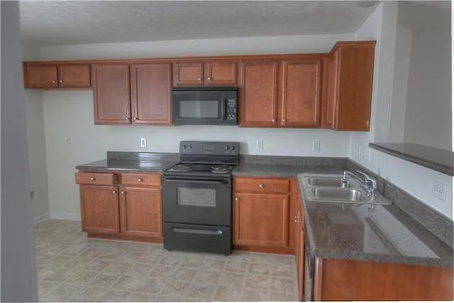 6019 Cullen Dr — Photo 3