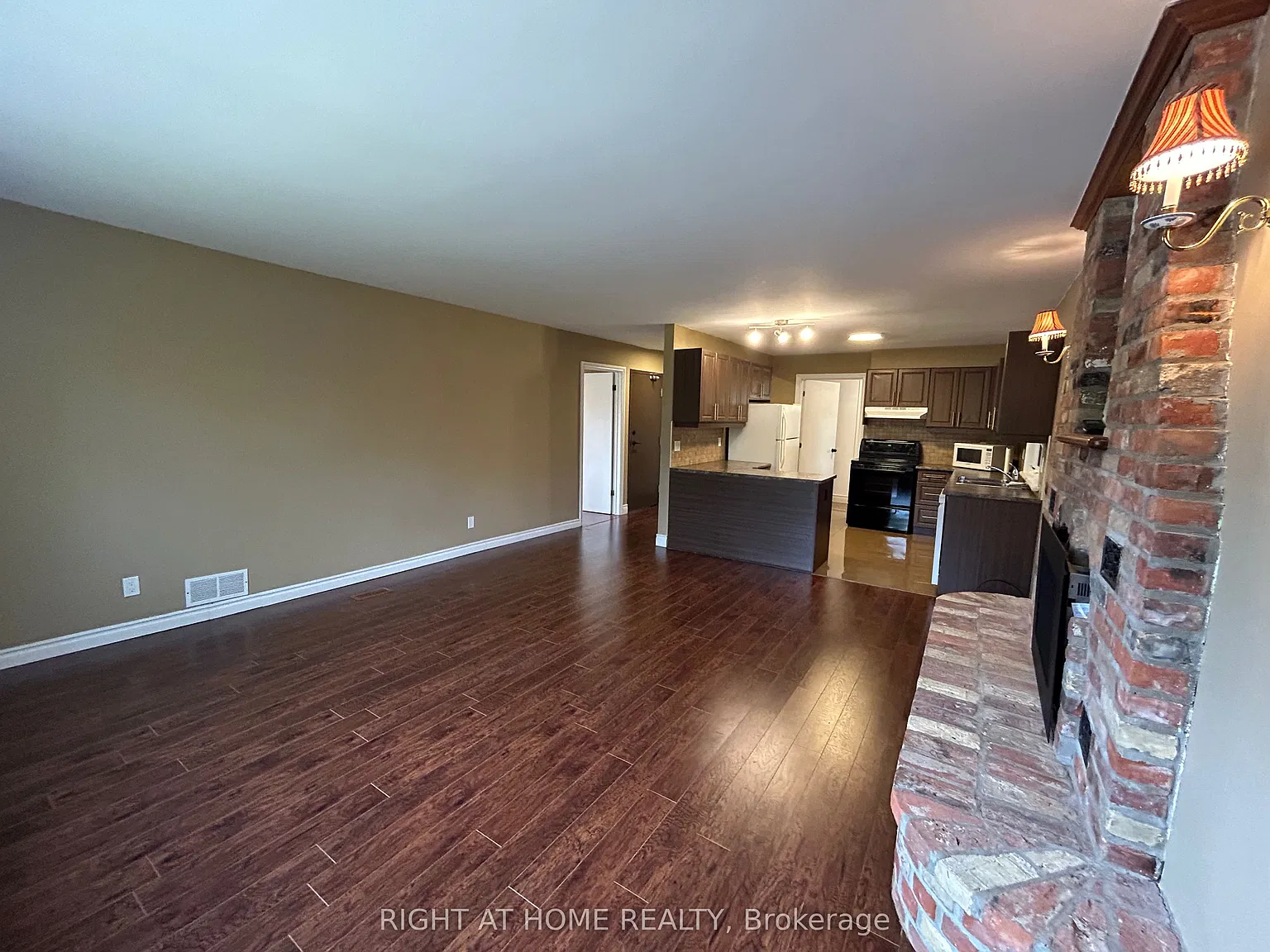 2 bed, $2,600 — Photo 2