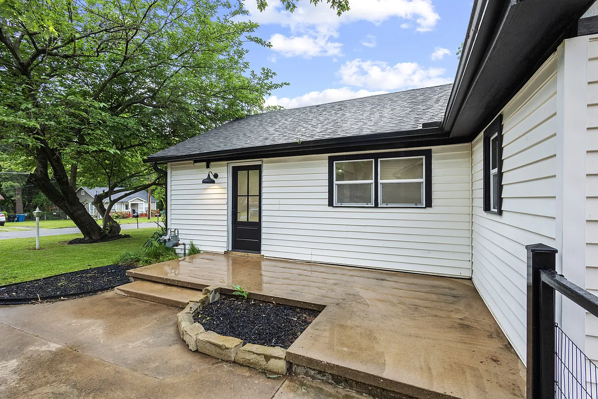 Building Photo - 2822 W Elm St