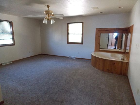 4th image of 120 Turner Ln