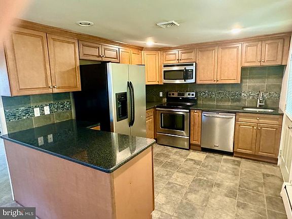 2nd image of 313 Algonquin Trl