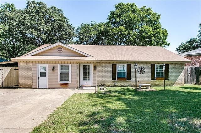 1st image of 6411 Woods Edge Dr