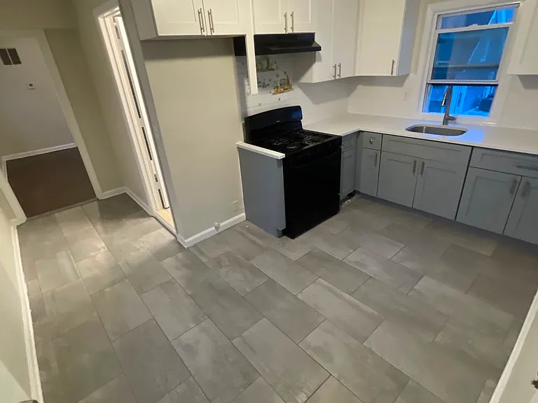 129 Maple Ave #3 — Photo 1