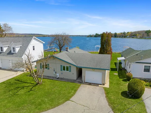 3042 N Us Highway 31, Petoskey, MI 49770