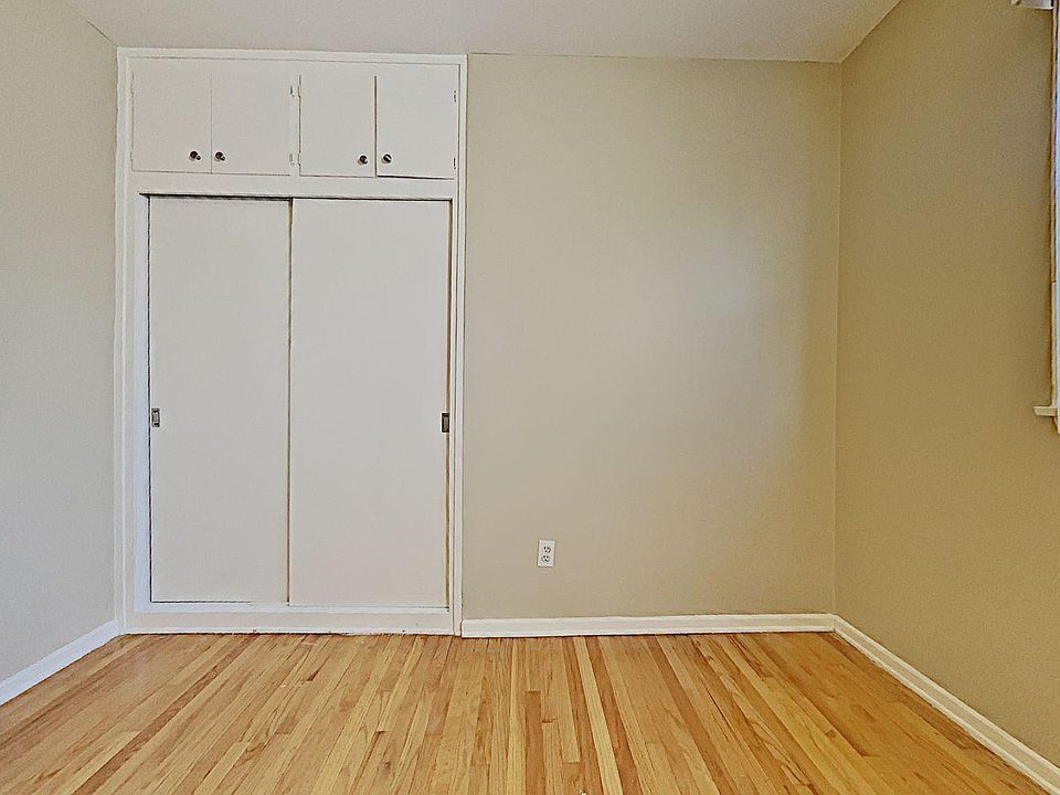 1st image of 219 208th Ave NE