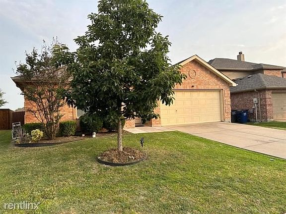 4th image of 2758 Hacienda Lake Dr