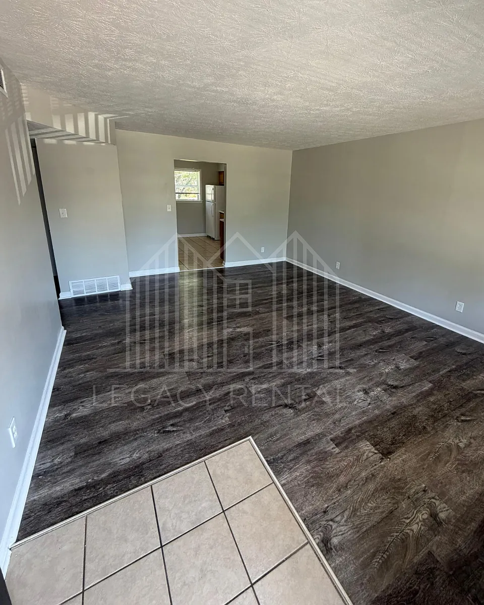 Building Photo - 107 Robbins Dr #4