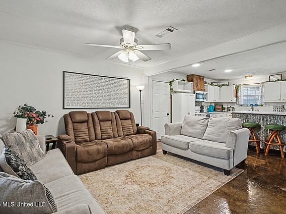 3rd image of 7869 Brentwood Dr