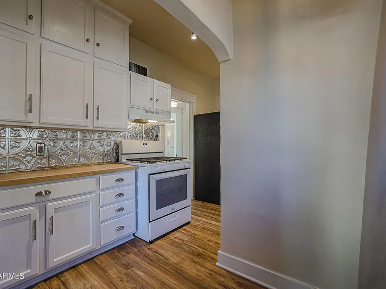 1005 E Moreland St — Photo 8