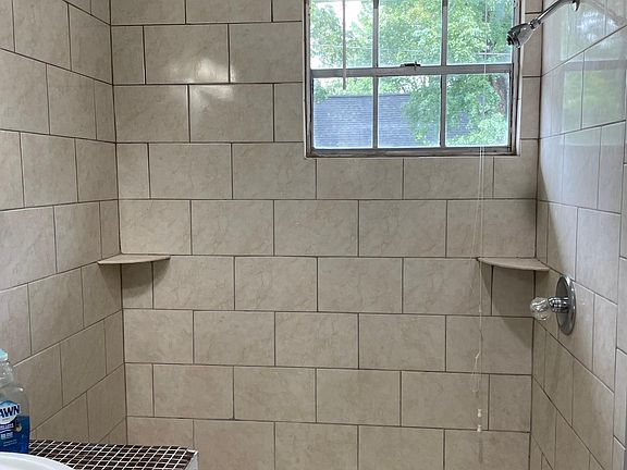 4th image of 111 Avenue H