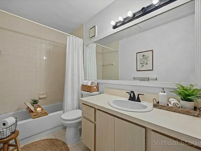 1945 Stratford Way — Photo 24