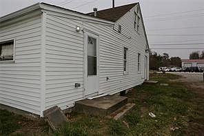 1st image of 425 NE Broadway Ave