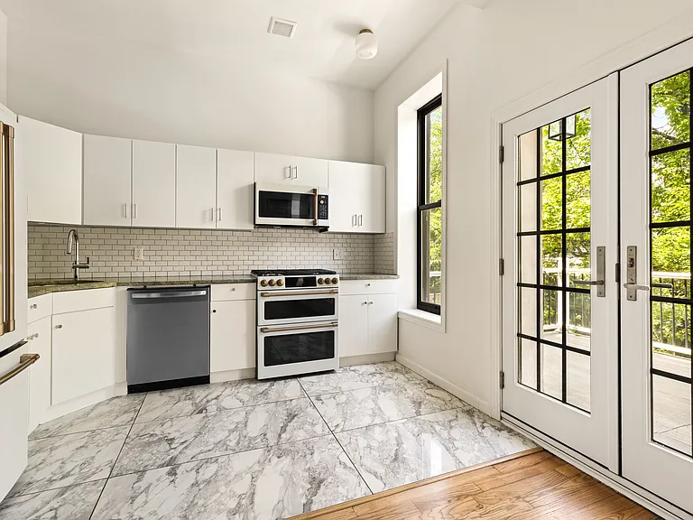 609 Lexington Ave #2 — Photo 5