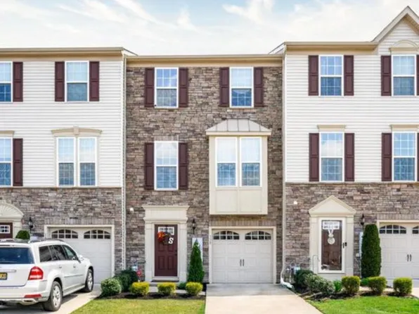 138 Village Green Ln, Sicklerville, NJ 08081