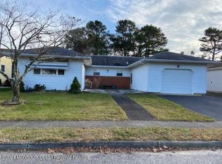 44 Buena Visa Dr, Toms River, NJ 08757