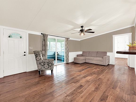 2nd image of 129 Hunter Ridge Ln