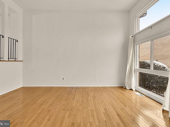 5th image of 7149 Mill Run Dr Unit 15-5