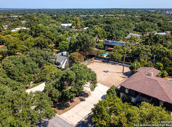5th image of 143 Honeysuckle Ln