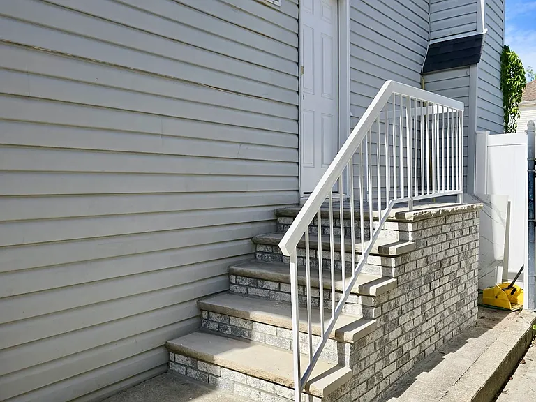 395 Chelsea St #2 — Photo 4
