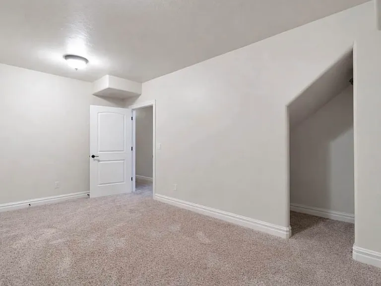 10252 S 3570 W #B — Photo 11