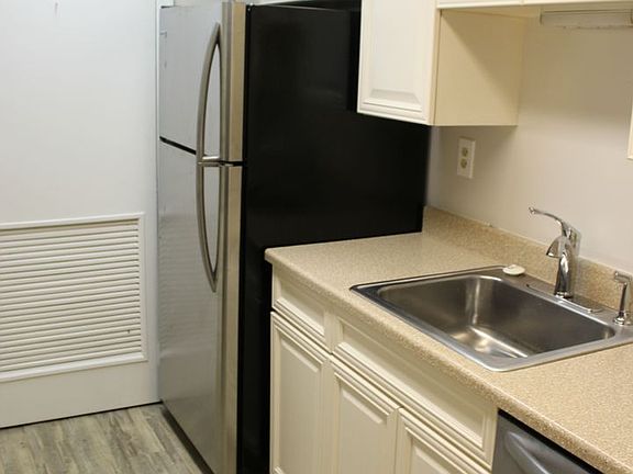4th image of 2819 S Wakefield St Unit C