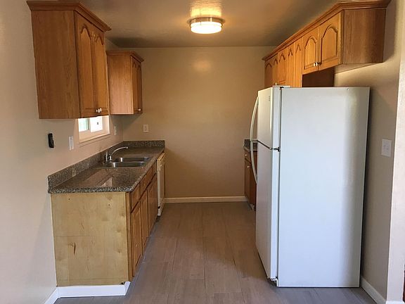 4th image of 438 Northlake Dr APT 4