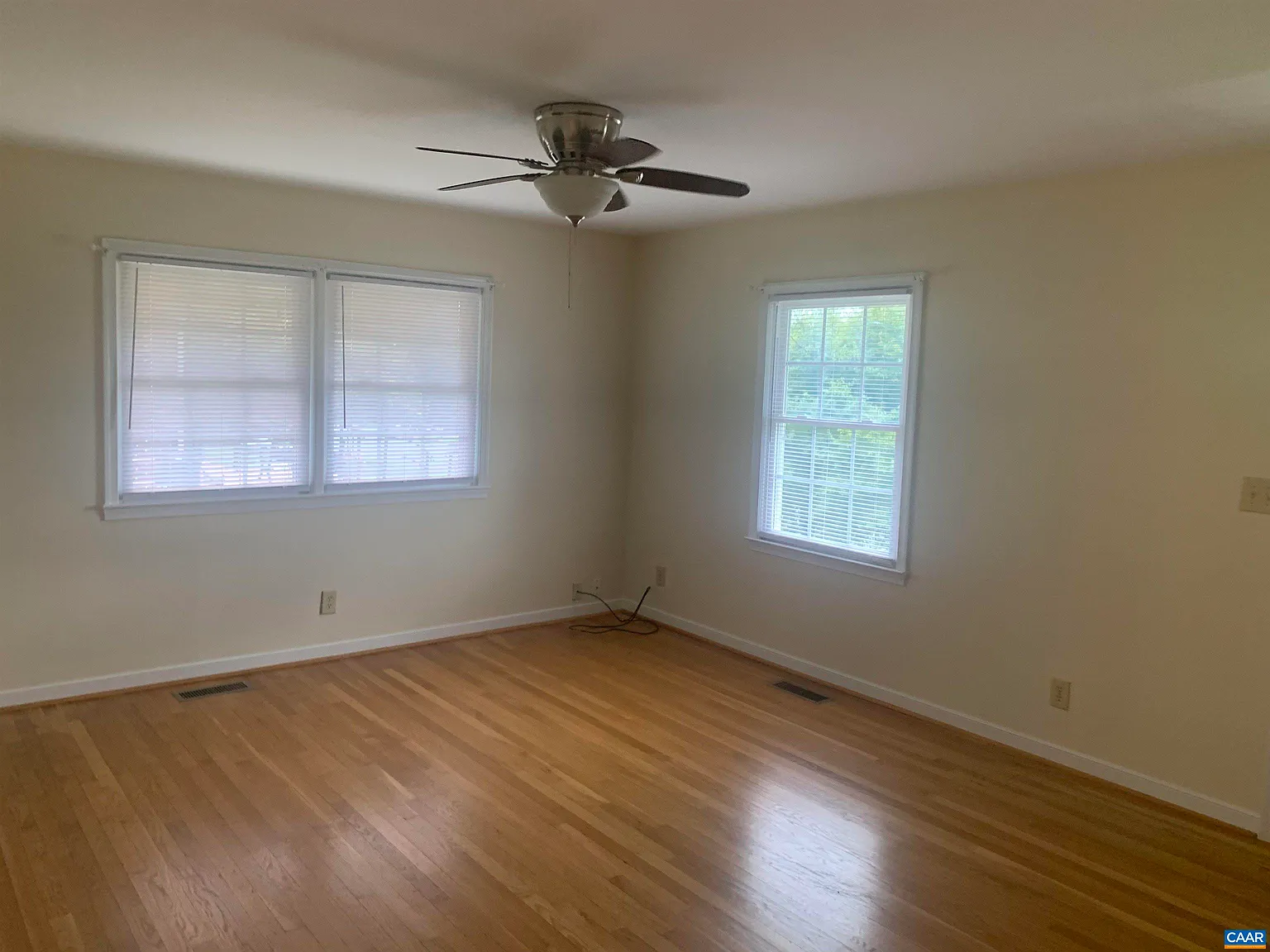 3 bed, 1.0 bath, 1100 sqft, $1,500 — Photo 3
