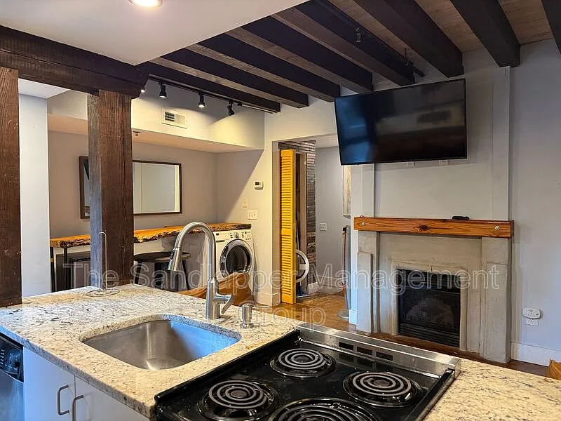 1 bed, 1.0 bath, 618 sqft, $2,600 — Photo 4