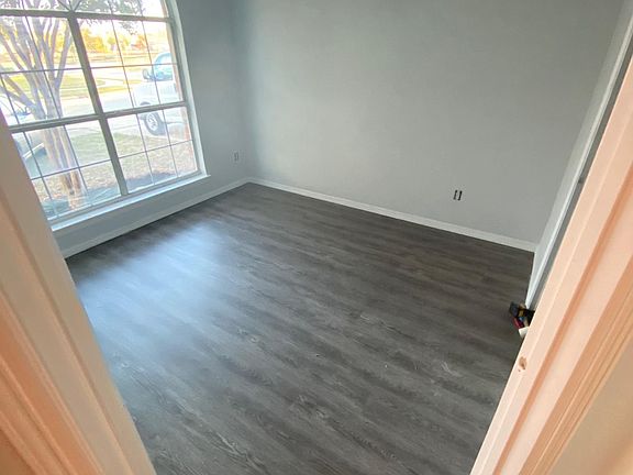 3rd image of 301 Valley Dr