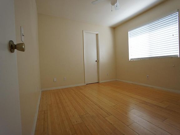 5th image of 3625 43rd St APT 8