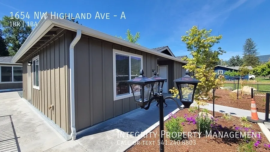 Building Photo - 1654 NW Highland Ave #A