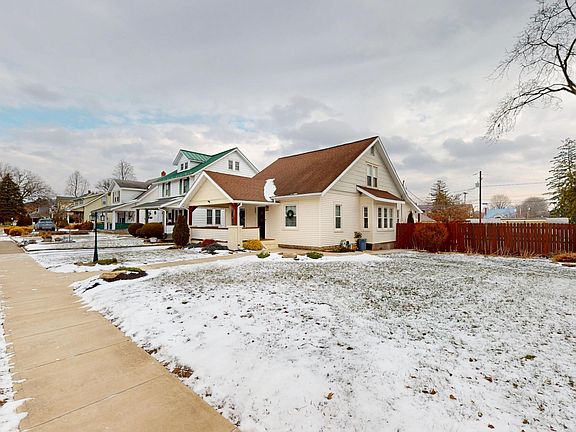 5th image of 332 Russell Ave