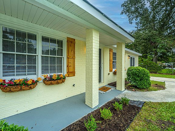 5th image of 143 Dorchester Manor Blvd