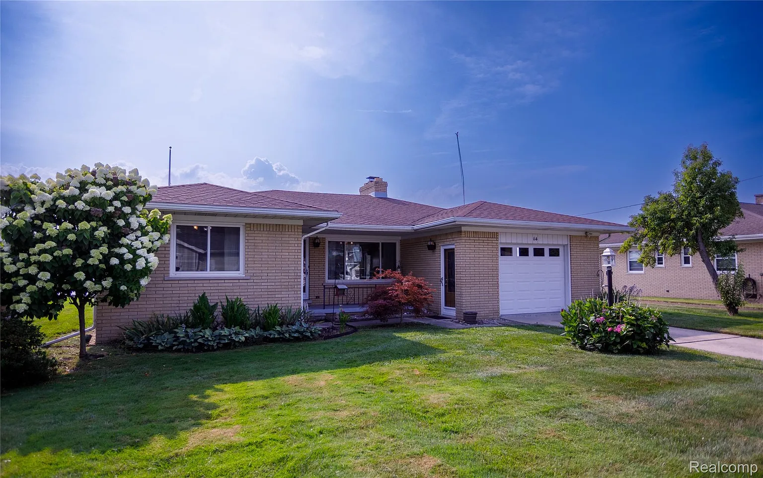 114 Loretta St photo 1