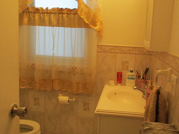 4th image of 699 Clifton Avenue