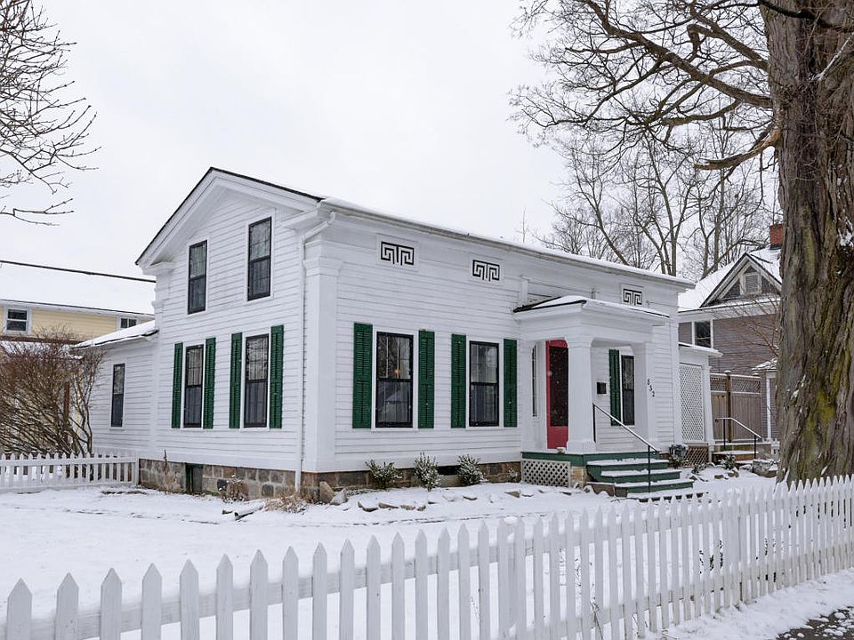 1st image of 832 Elmwood St