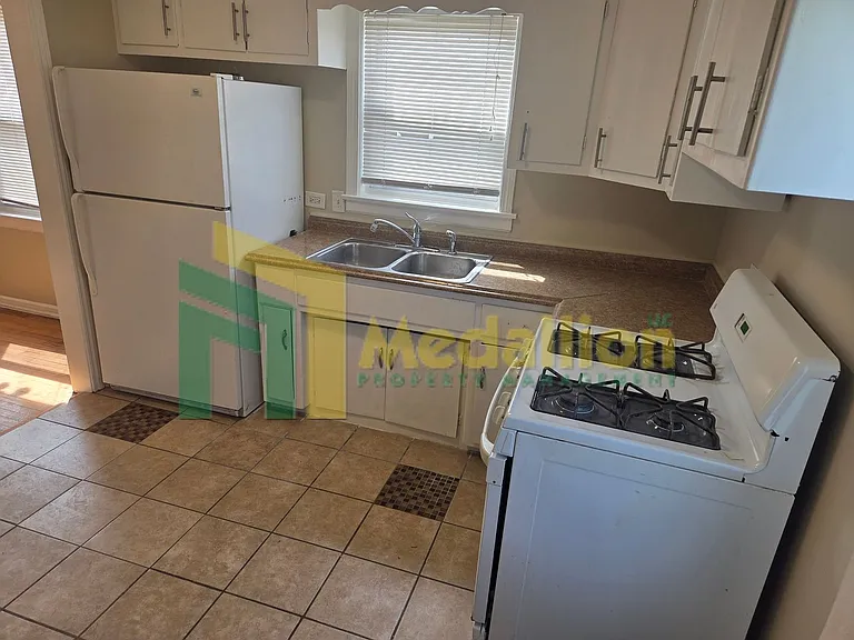 11004 S Eberhart Ave — Photo 13