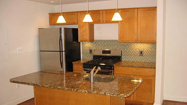 2 bed, 1184 sqft, $2,400 — Photo 1