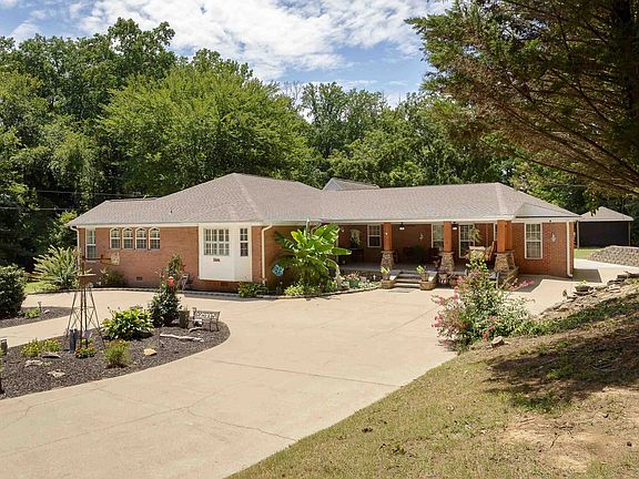 3rd image of 668 Lingerlost Rd