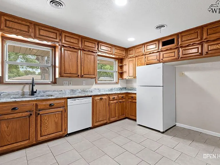 4202 Meadowbrook Dr — Photo 11