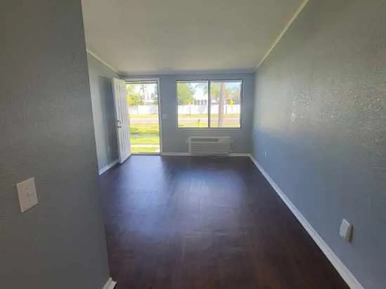 Apollo Beach Villas — Photo 7