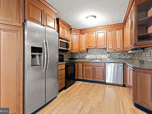 4th image of 212 Plumbridge Dr
