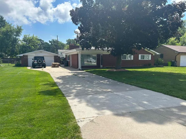 38506 Manchester St, Clinton Township, MI 48036