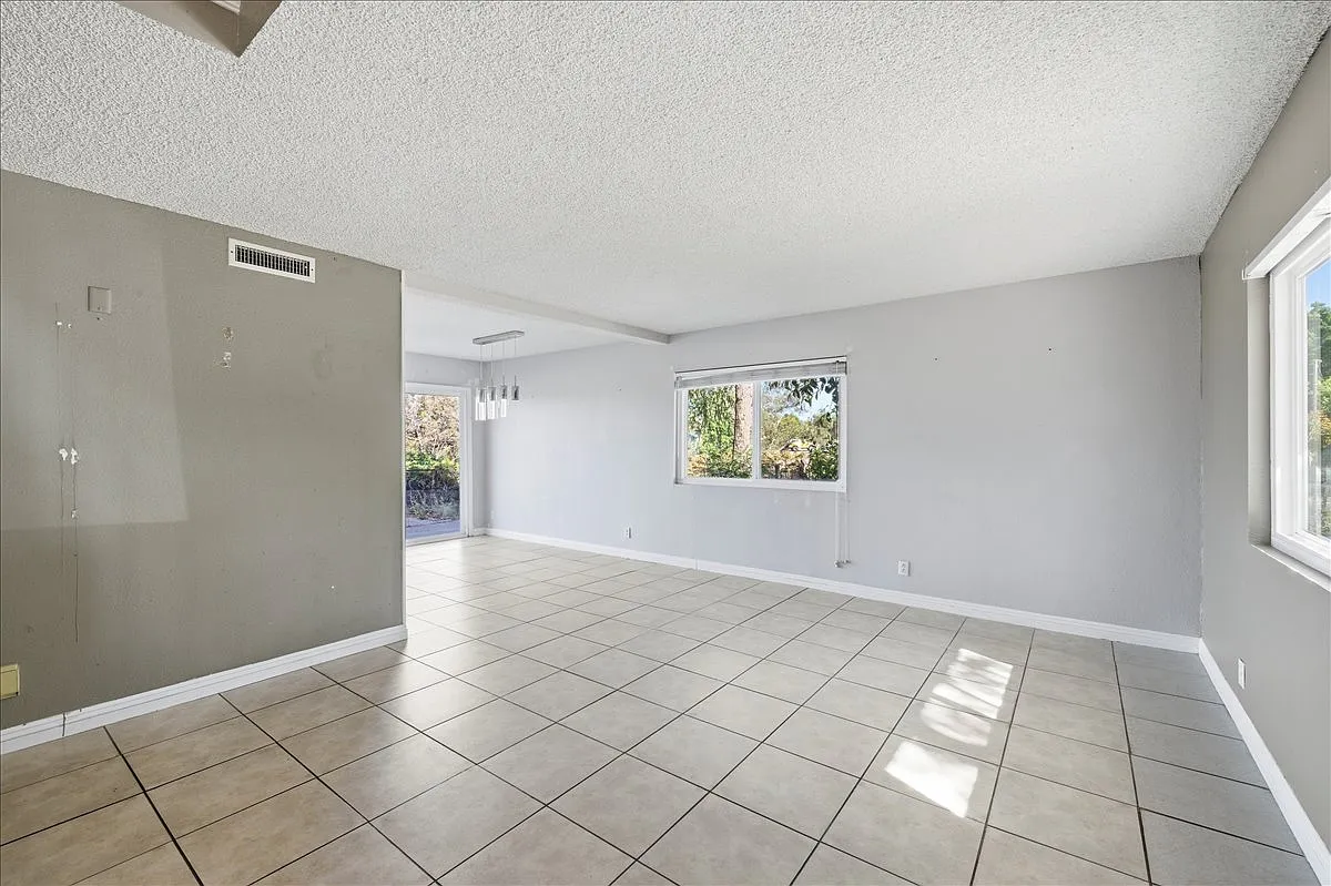 3 bed, 2244 sqft, $3,500 — Photo 4